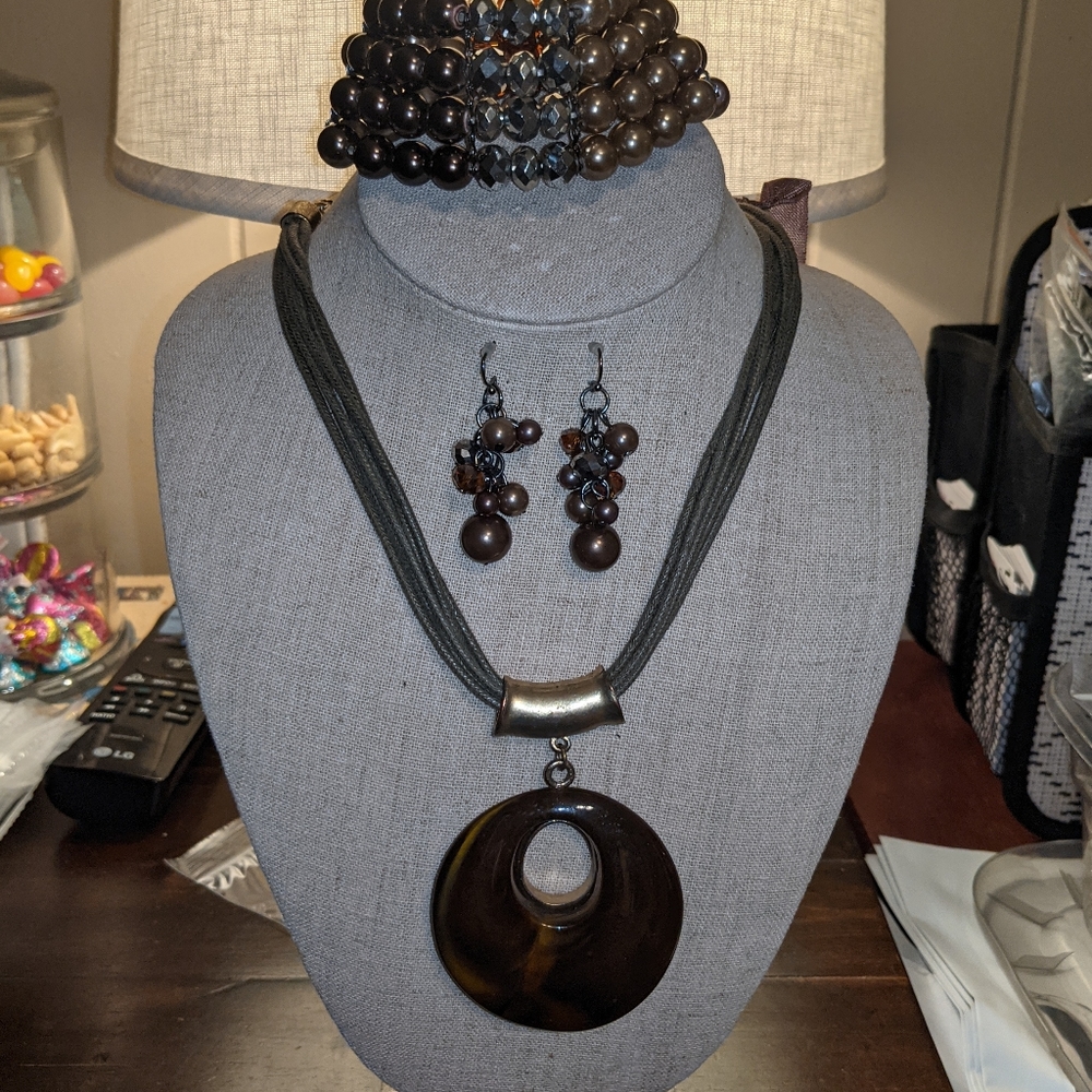 Tortoise Jewelry Set - Picture 3 of 4
